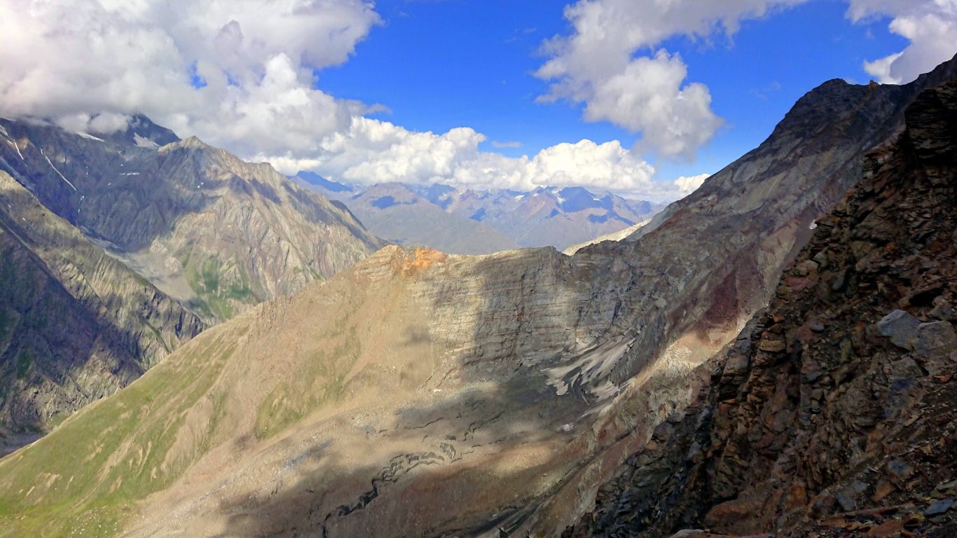 Steep wall and layerd cake