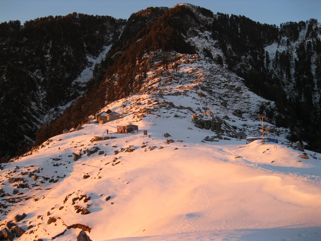 Triund_the_first_campground_of_Triund_Hill_in_snow